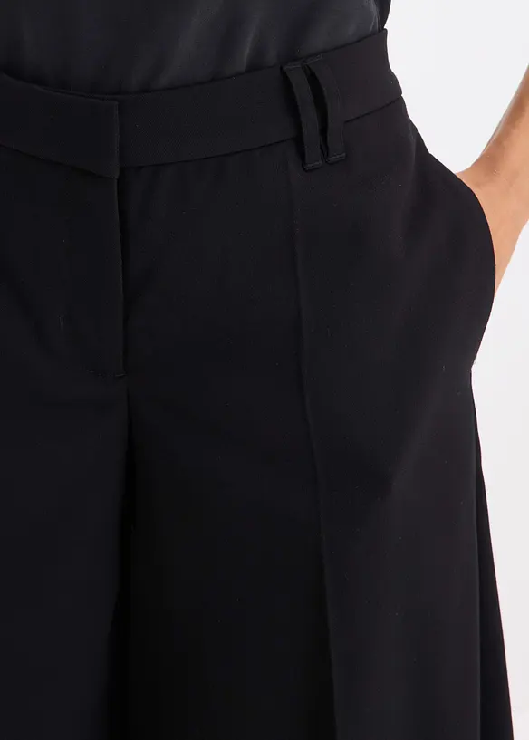 Shorts med innsvingt linning, bonprix