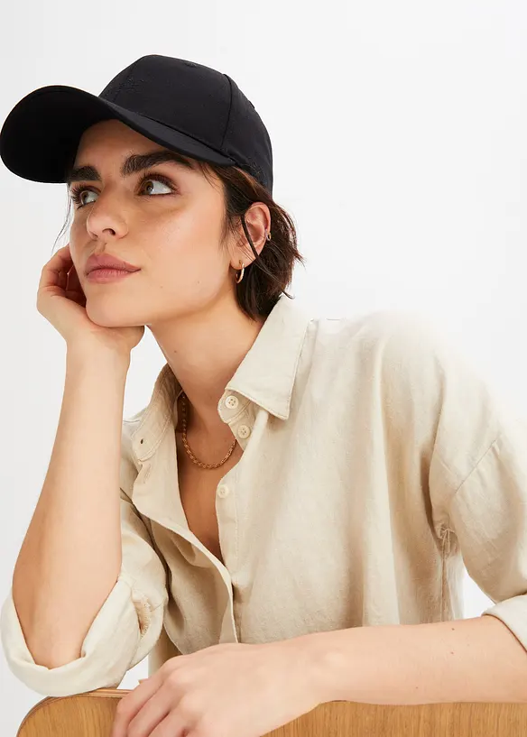 Caps med broderi, bonprix