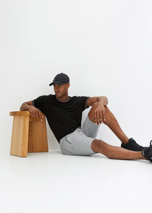 Sweat-bermudashorts med praktiske glidel&aring;slommer, bonprix