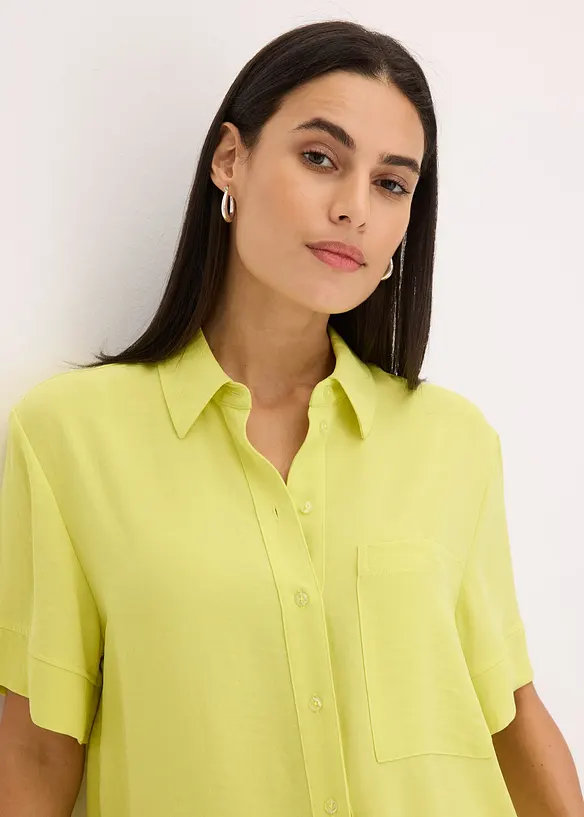 Kortermet bluse med brystlomme, bonprix