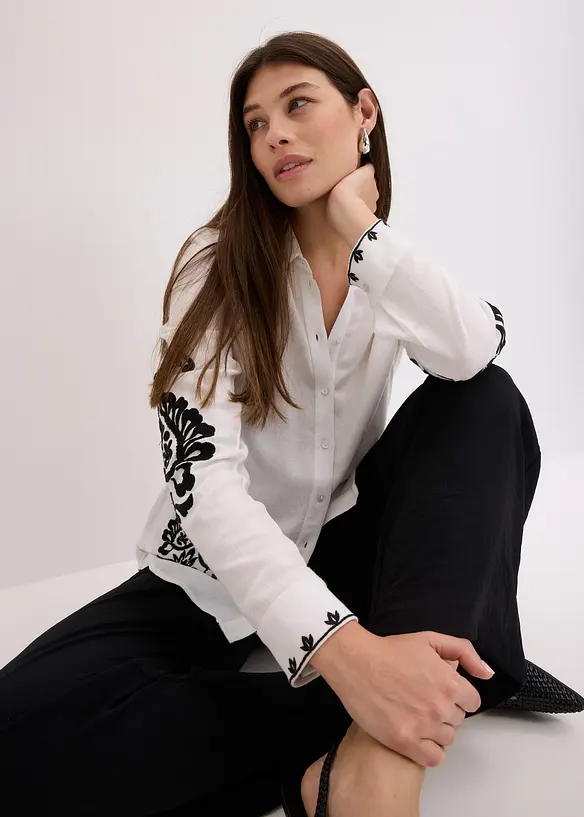 Bluse i myk viskosemiks med broderi, bonprix