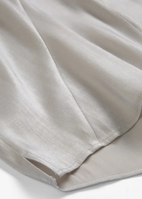 Kort bluse av sateng med glans, bonprix