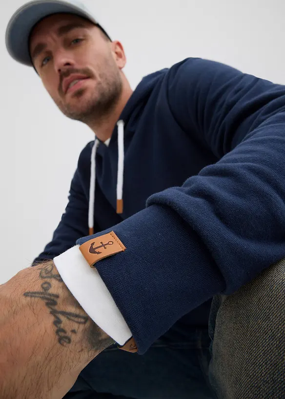 Hettegenser med detaljer i imitert skinn, bonprix