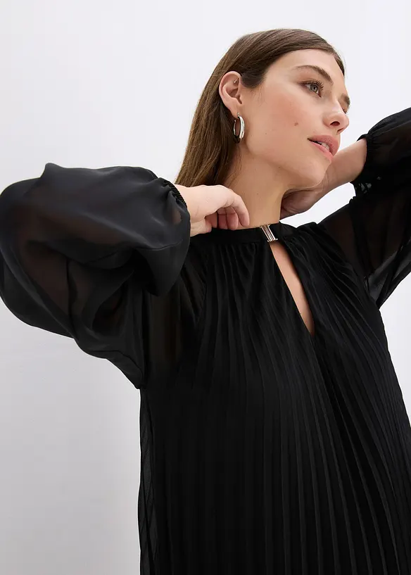 Minikjole i lett chiffon med plisséfolder, bonprix