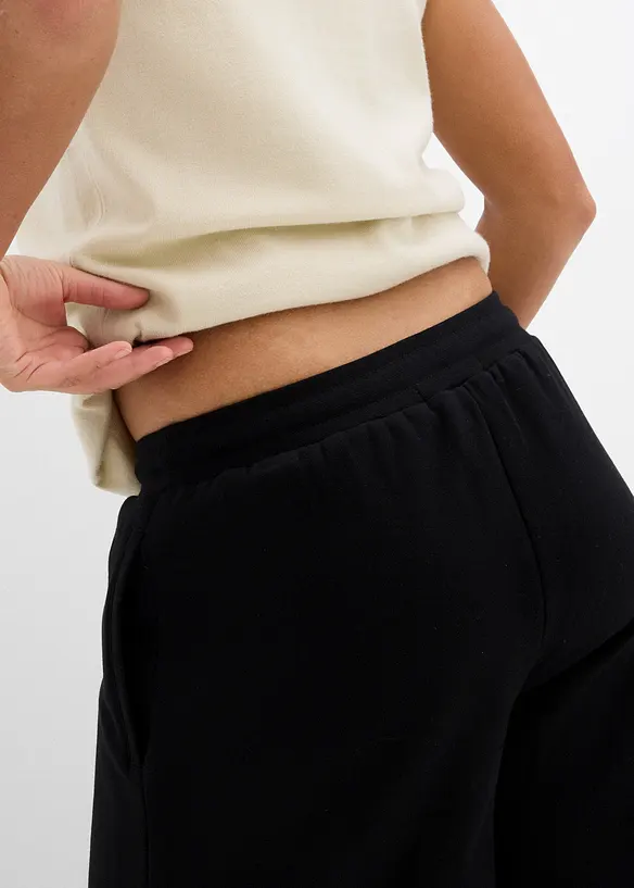 Joggebukse i 100% &oslash;kologisk bomull og barrel modell, bonprix