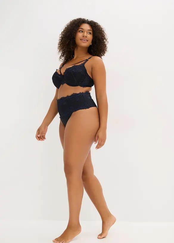 Shape-stringtruse med blonder, middels formende, bonprix