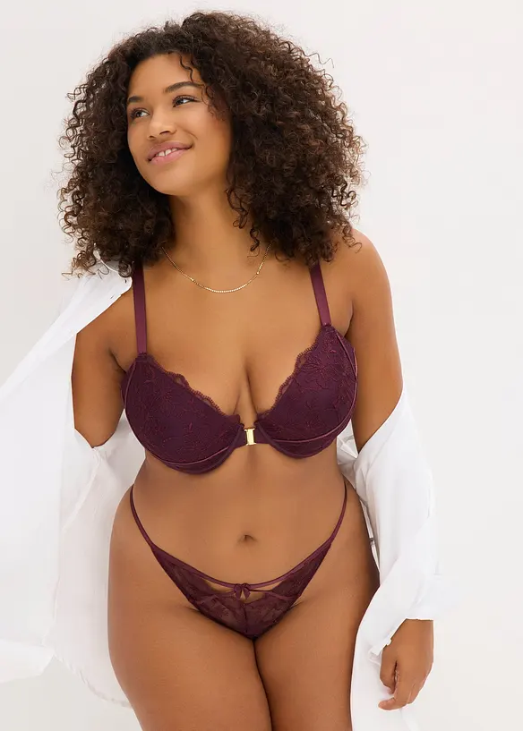 Stringtruse med nydelig broderi, bonprix