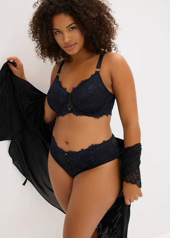 Truse med høy midje i delikat blondemateriale, bonprix