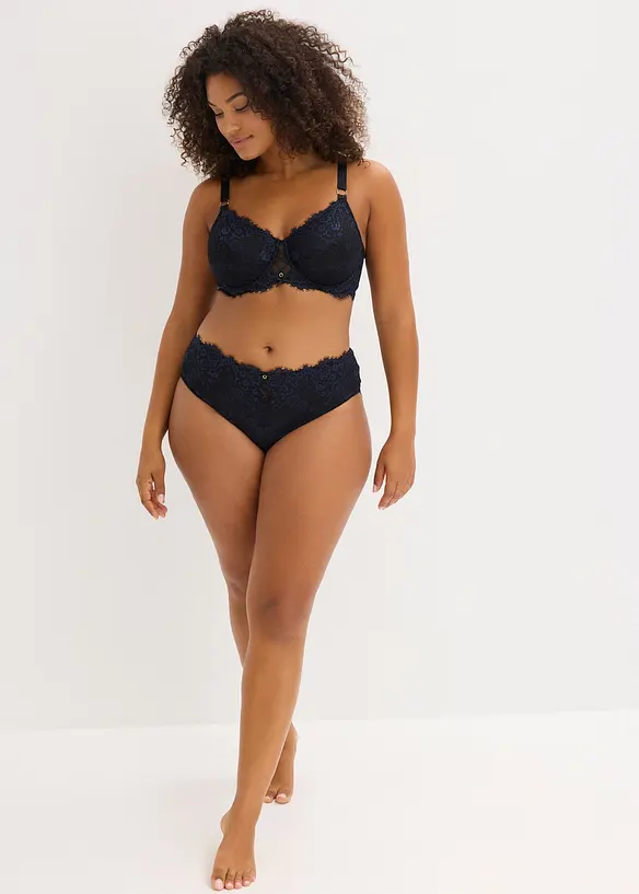 Truse med høy midje i delikat blondemateriale, bonprix