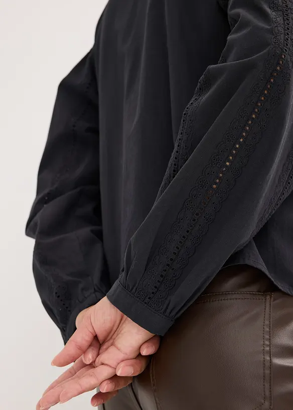 Bluse i bomull med blondedetaljer, bonprix