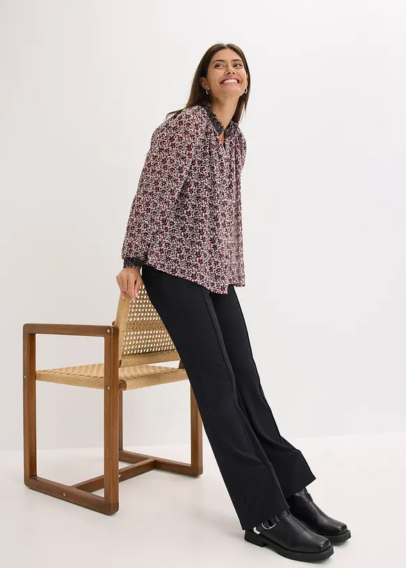 Chiffonbluse med mønster og broderi, bonprix