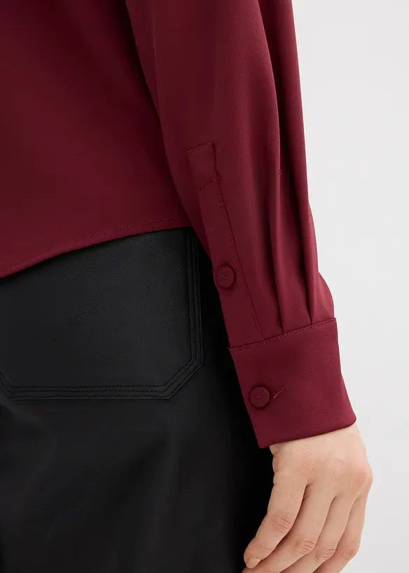 Topp i blusemateriale med lett glans, bonprix