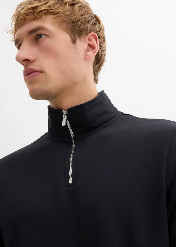 Sweatshirt i 100% &oslash;kologisk bomull med praktiske lommer og rett nederkant, bonprix