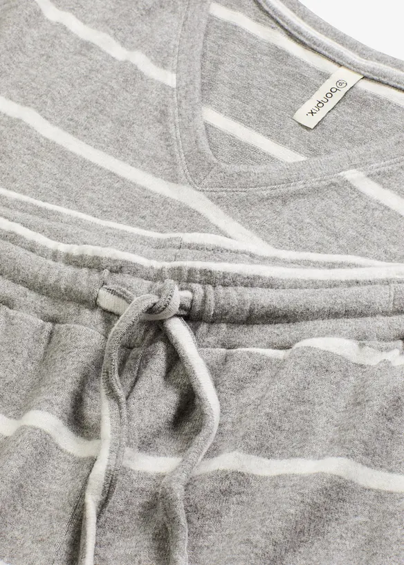 Loungewear-kosedress i mykt materiale, oversized, bonprix