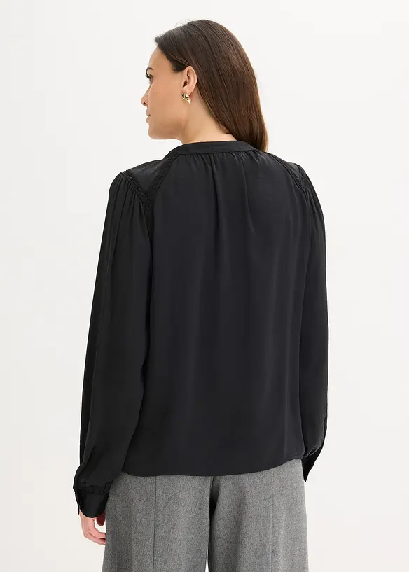 Satengbluse med blondebånd, bonprix
