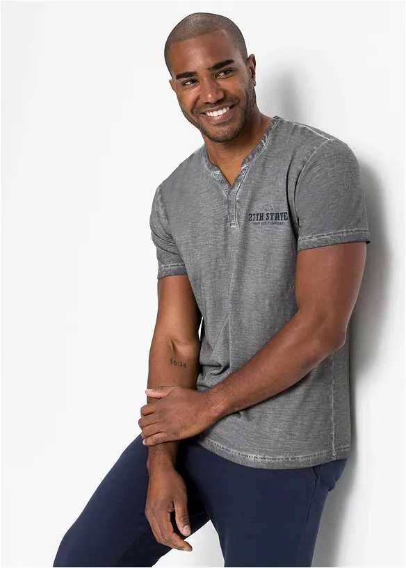 Kortermet bestefartr&oslash;ye i 100% &oslash;kologisk bomull i vasket look, bonprix