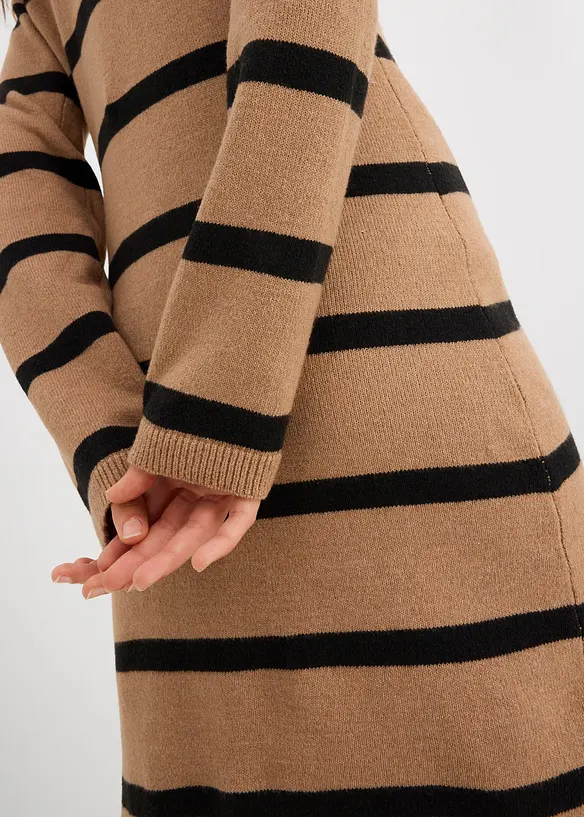 Strikket kjole i figurnær modell, bonprix