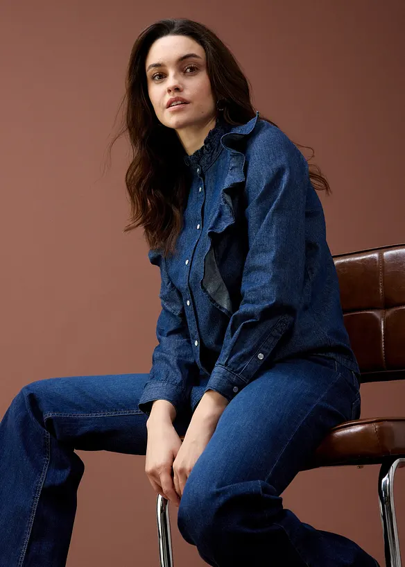 Denimbluse i 100% bomull med volanger, bonprix