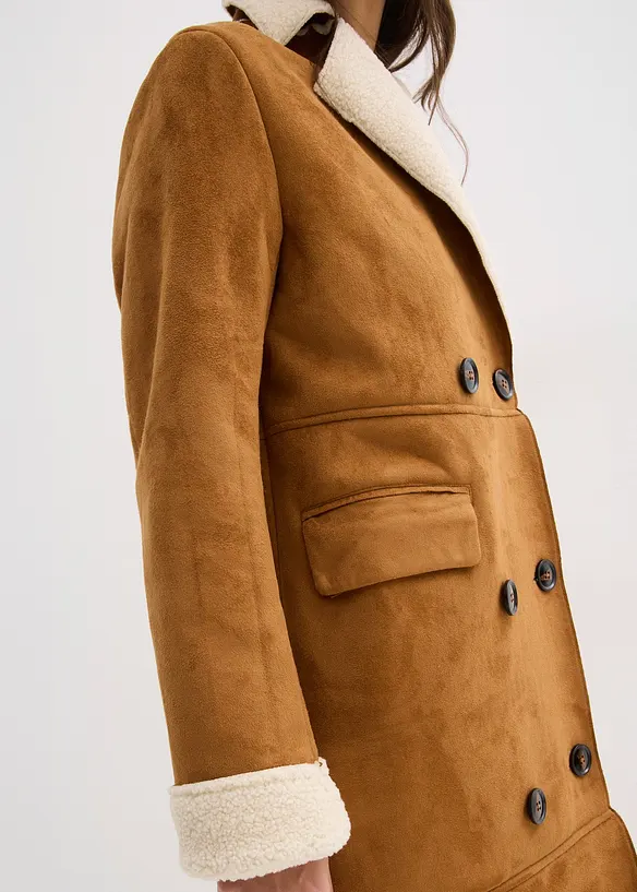 Kåpe i imitert skinn med varmt pilefôr, bonprix