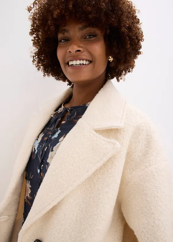 Kort, oversized k&aring;pe i boucl&eacute;, bonprix