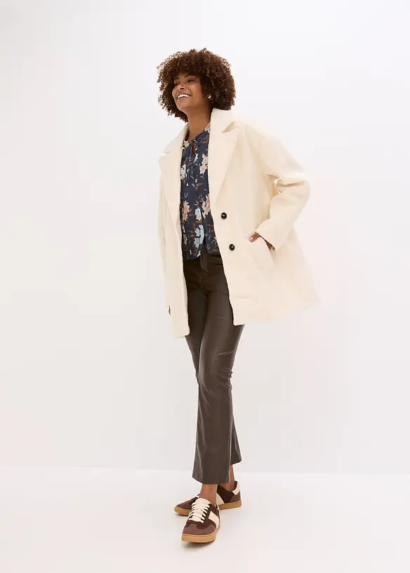 Kort, oversized k&aring;pe i boucl&eacute;, bonprix