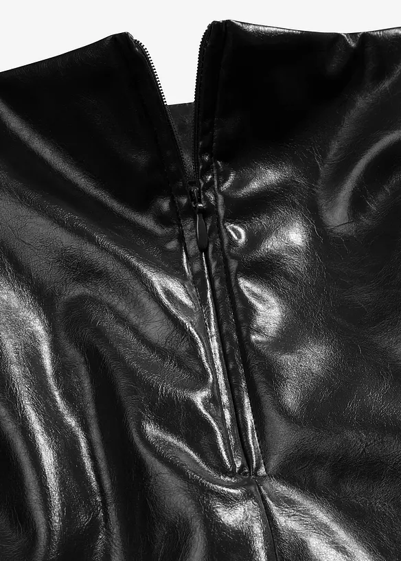 Kort skjørt i imitert skinn, bonprix