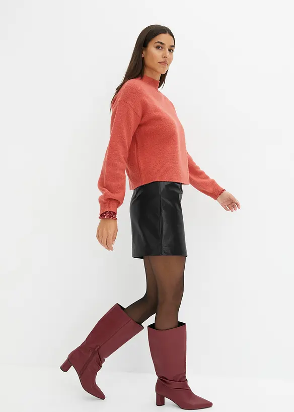 Kort skjørt i imitert skinn, bonprix