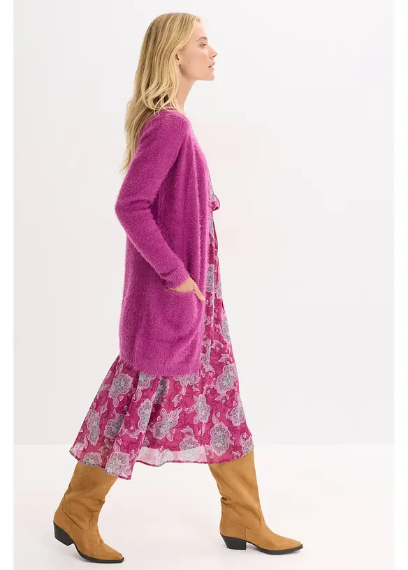 Lang strikkejakke i  fluffy stil, bonprix