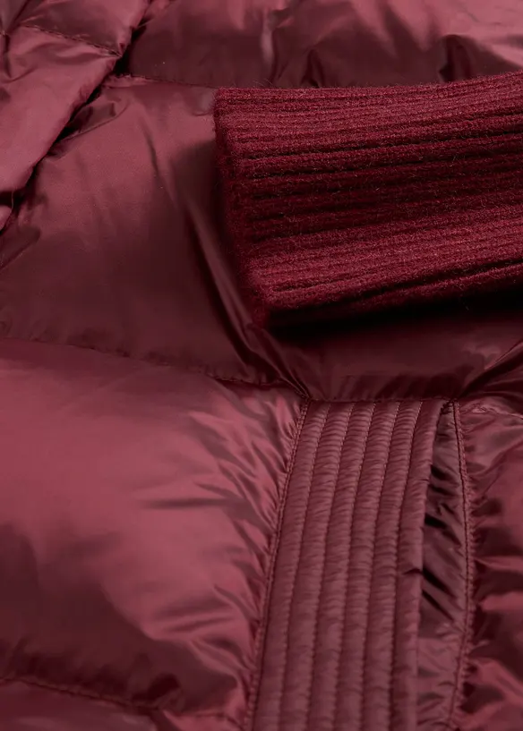 Dunjakke med resirkulert dun og ermer i strikket materiale, bonprix