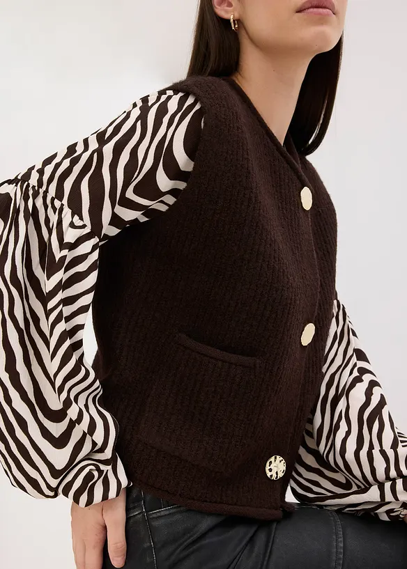 Strikket vest med dekorative knapper, bonprix
