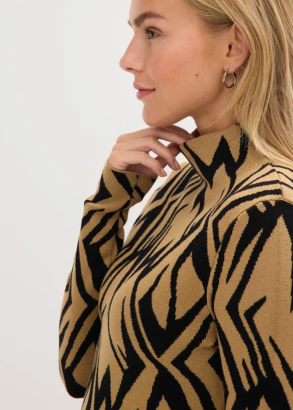 Strikkekjole i figurnær modell med ståkrage, bonprix