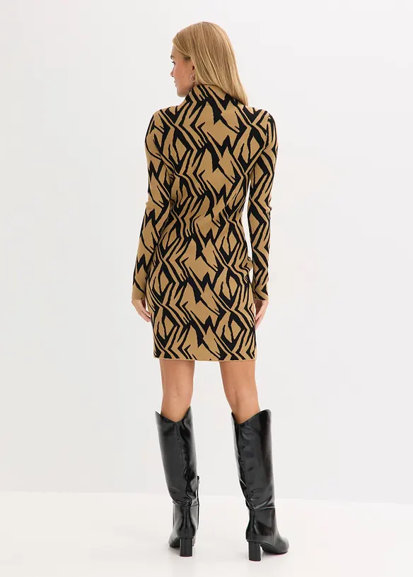 Strikkekjole i figurnær modell med ståkrage, bonprix