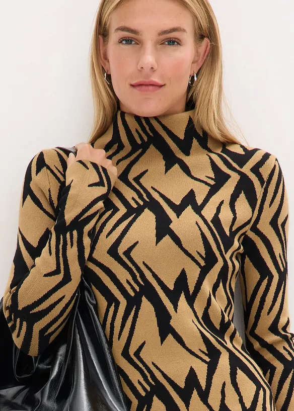 Strikkekjole i figurnær modell med ståkrage, bonprix