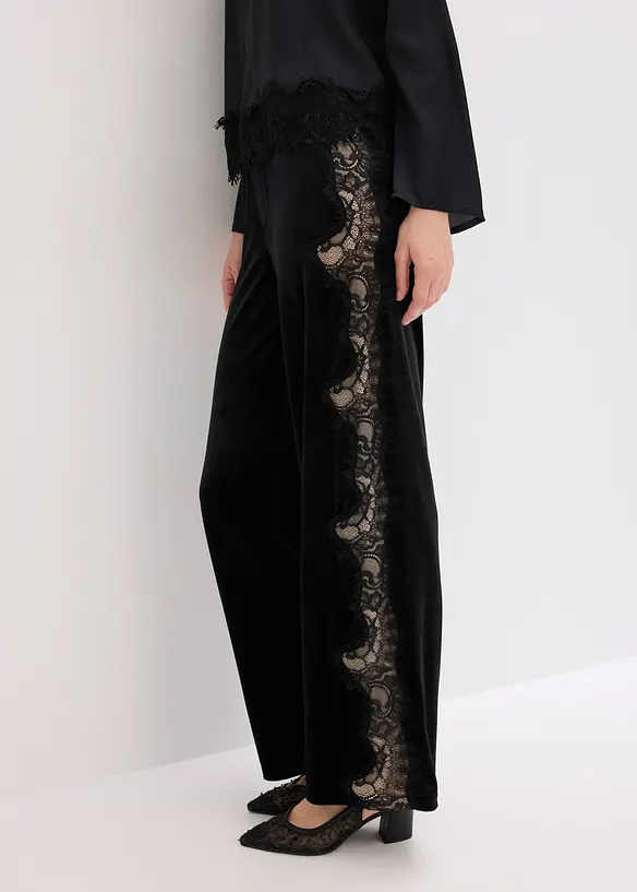 Vid bukse i myk fl&oslash;yel med blondeinnfelling, bonprix