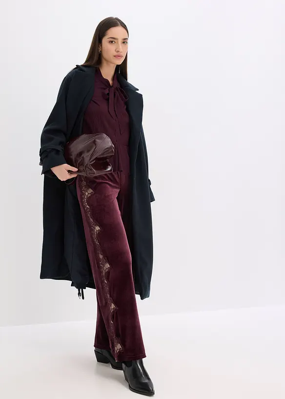 Vid bukse i myk fløyel med blondeinnfelling, bonprix