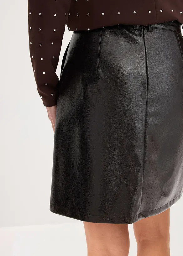 Skjørt av imitert lakkskinn med folde, bonprix