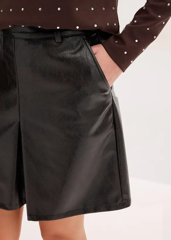 Skjørt av imitert lakkskinn med folde, bonprix