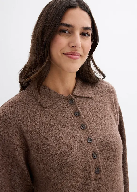 Kort strikkekjole med knappestolpe, bonprix