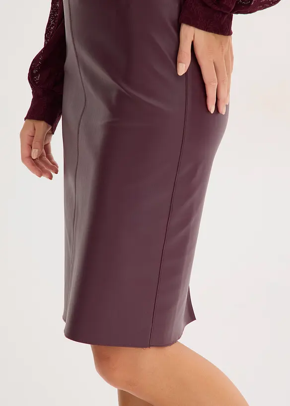 Knelangt skjørt i imitert skinn og smal modell, bonprix