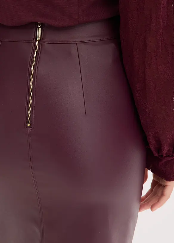 Knelangt skjørt i imitert skinn og smal modell, bonprix