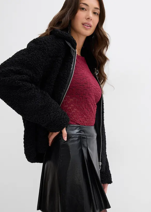 Kort skj&oslash;rt i imitert skinn med motfolder, bonprix