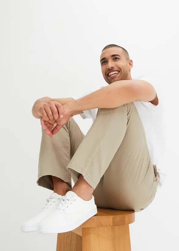 Chinos i ren bomull og Regular Fit-modell, Straight, bonprix