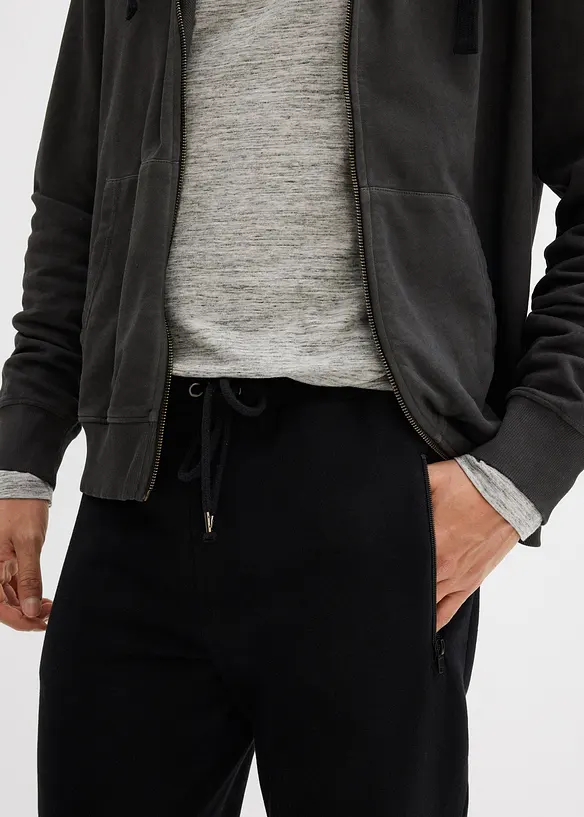 Joggebukse med praktiske glidelåslommer av økologisk bomull, bonprix