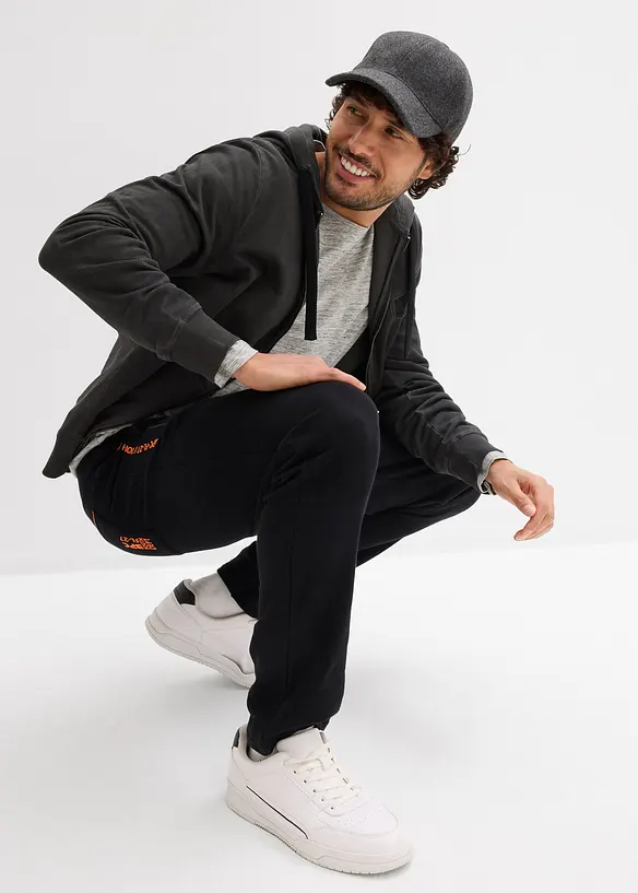 Joggebukse med praktiske glidelåslommer av økologisk bomull, bonprix