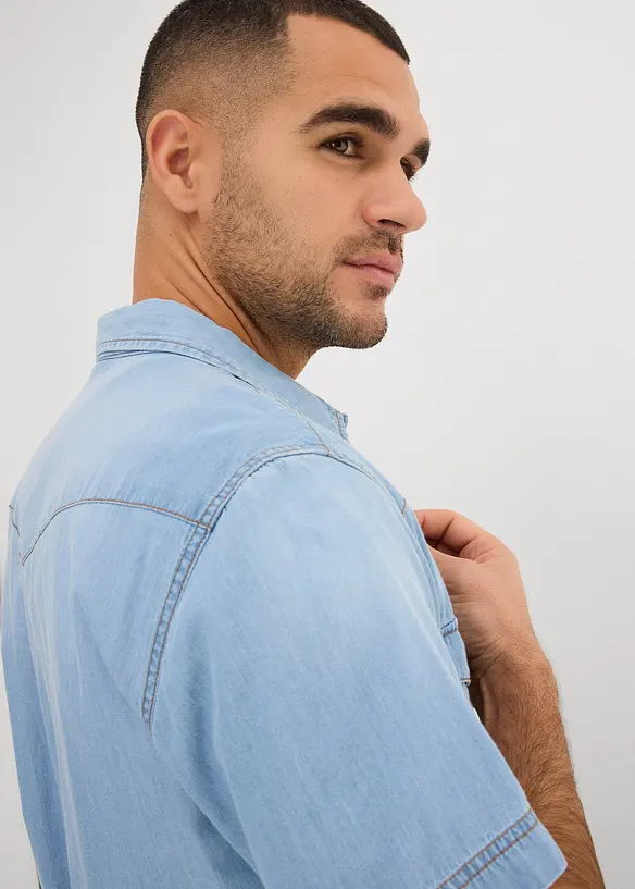 Kortermet jeansskjorte i økologisk bomull, Slim Fit, bonprix