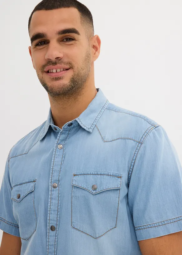 Kortermet jeansskjorte i økologisk bomull, Slim Fit, bonprix