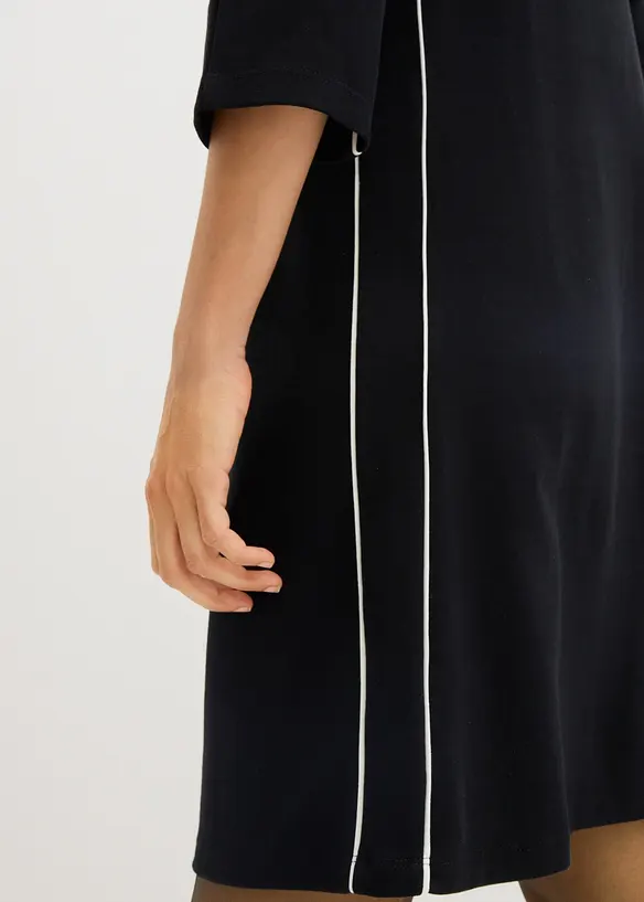 Trikotkjole i &oslash;kologisk bomull med striper i kontrastfarge, bonprix