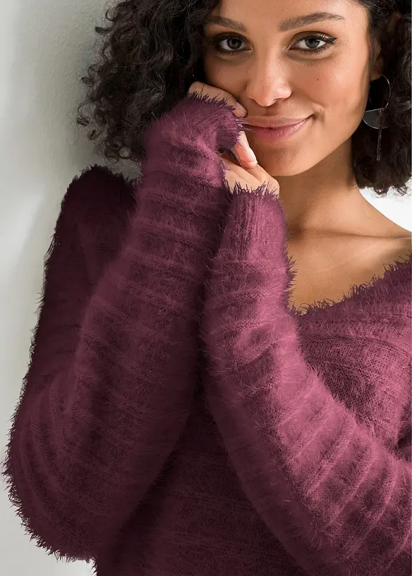 Lang, fluffy genser, bonprix