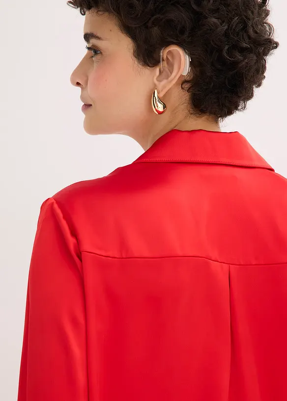 Bluse av fin sateng, bonprix