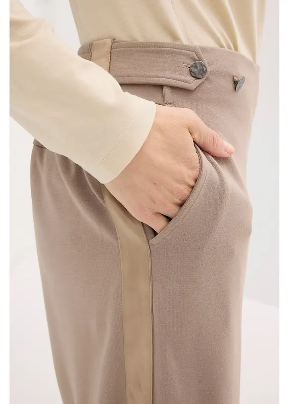 Jerseybukse med dekorativt spensel, bonprix